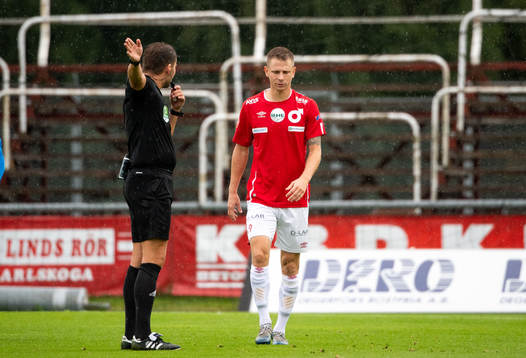 Domare Joakim Östling och Degerfors Johan Bertilsson