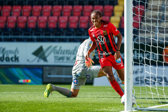 Östersunds Francis Jon-Baptiste jublar