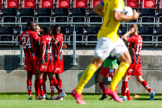 Östersunds Felix Hörberg jublar med lagkamrater