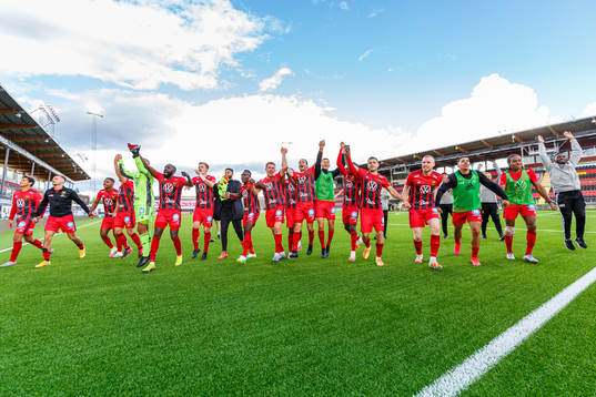 Östersunds spelare jublar