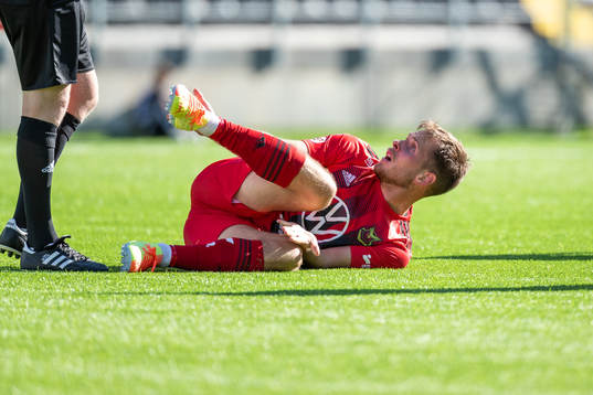 Östersunds Charlie Colkett har ont