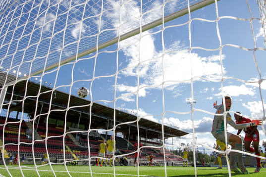 Östersunds Francis Jon-Baptistegör 1-0  bakom Falkenbergs