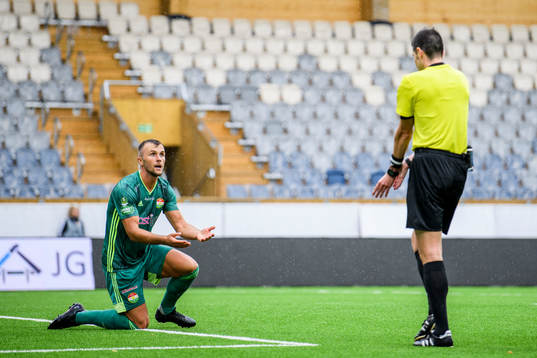 Dalkurds Adi Terzic reagerar mot ett domslut