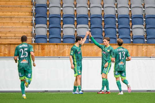 Dalkurds Liridon Selmani jublar med Filip Sjöberg och
