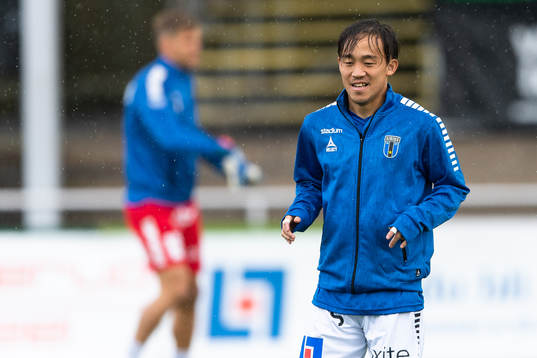 Sirius Yukiya Sugita före fotbollsmatchen i Allsvenskan