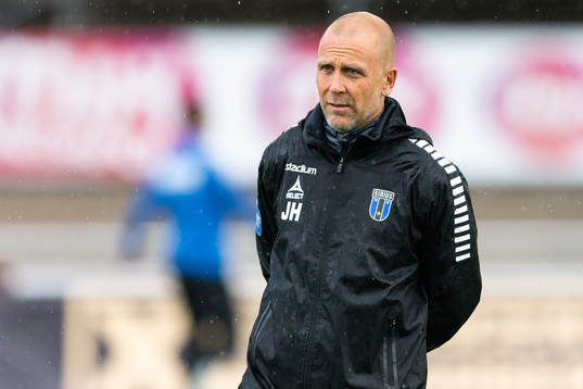 Sirius fystränare Johan Holmström före fotbollsmatchen i