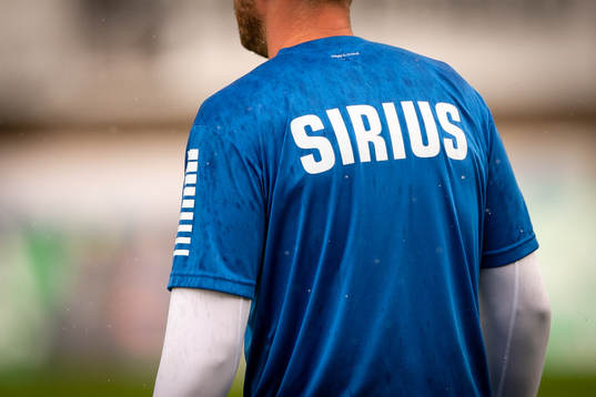 Tröja med Sirius före fotbollsmatchen i Allsvenskan