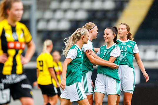 Zeniths Sandra Mannerstråle jublar med lagkamrater