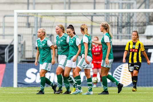 Zeniths Sandra Mannerstråle jublar med lagkamrater