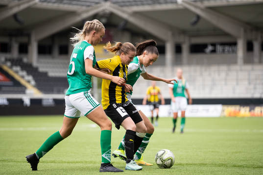 Zeniths Ella Baldebo och Ayse Kurt mot Häckens Hanna