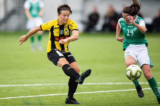 Häckens Karin From skjuter ett skott