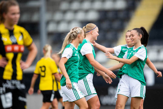 Zeniths Sandra Mannerstråle jublar med lagkamrater