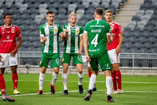 Hammarbys Richard Magyar (h) jublar