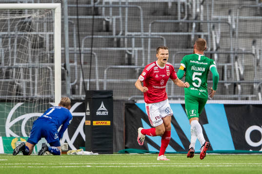 Kalmars Piotr Johansson jublar
