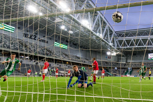 Hammarbys Aron Johansson kvitterar för Hammarby till 2-2