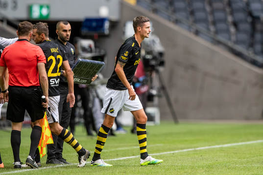 s Mikael Lustig byts in