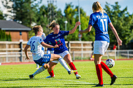 Nathalie Rønquist Jørgensen of Kolbotn  and Tine Celine