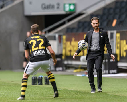 s Filip Rogic och tränare Bartosz Grzelak