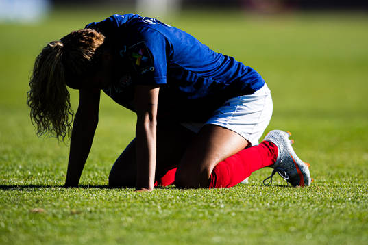 Celin Bizet Ildhusøy of Vålerenga looks dejected