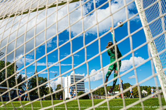 Goalkeeper Siri Ervik of Kolbotn