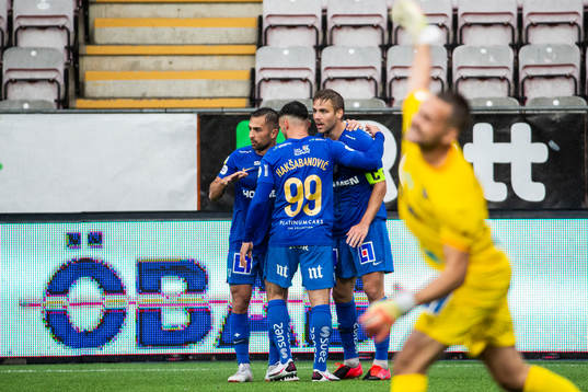 IFK Norrköpings Christoffer Nyman jublar med lagkamrater