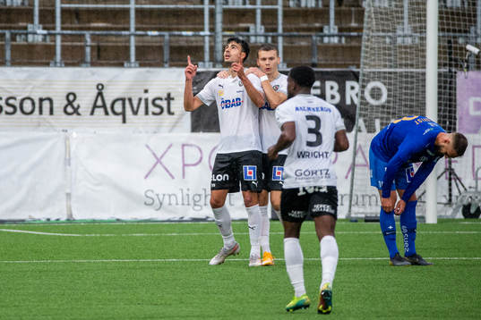 Örebros Deniz Hümmet jublar