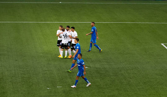 Örebros Deniz Hümmet och Nahir Besara jublar vid 3-3