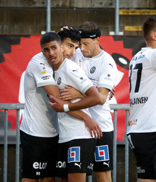 Örebros Deniz Hümmet jublar med Hussein Ali