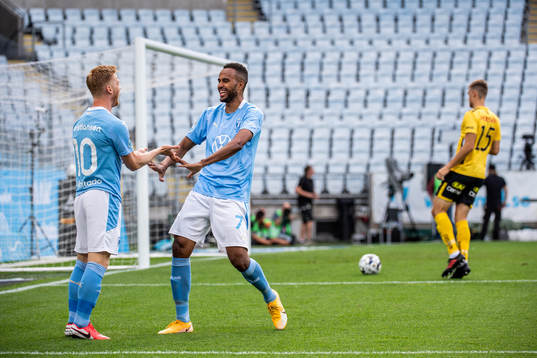 Malmö FFs Anders Christiansen och Isaac Kiese Thelin jublar