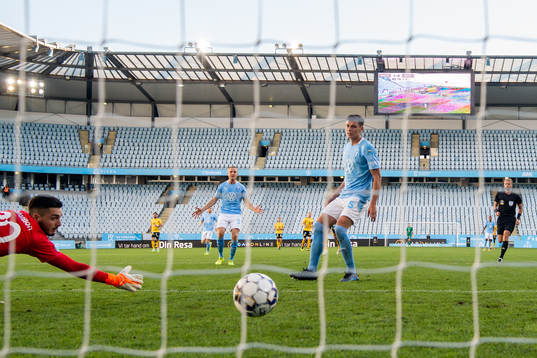 Malmö FFs målvakt Marko Johansson och Anel Ahmedhodzic
