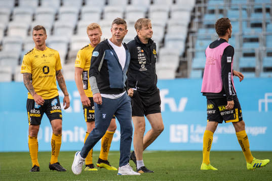 Malmö FFs tränare Jon Dahl Tomasson deppar