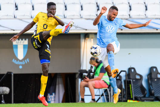Elfsborgs Joseph Okumu och Malmö FFs Isaac Kiese Thelin