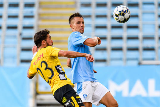 Elfsborgs Frederik Holst och Malmö FFs Jonas Knudsen