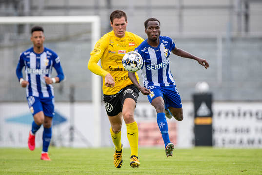 IFK Göteborgs Alhassan Yusuf Abdullahi och Mjällbys Jacob