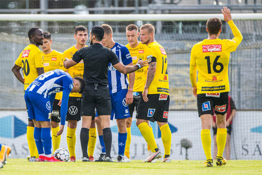 IFK Göteborgs Pontus Wernbloom  och Mjällbys Mjällbys