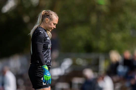 Hittarps målvakt Josefin Månsson deppar