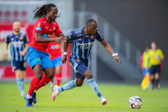 Helsingborgs Kebba Ceesay och Djurgårdens Edward Chilufya