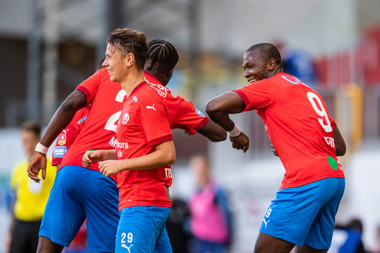 Helsingborgs Alhaji Gero (h) jublar