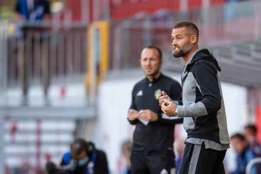 Helsingborgs tränare Olof Mellberg jublar