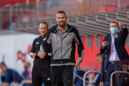 Helsingborgs tränare Olof Mellberg jublar