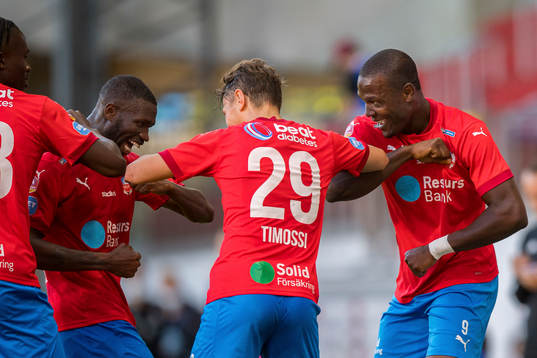 Helsingborgs Alhaji Gero (th) jublar med Alex Timossi och