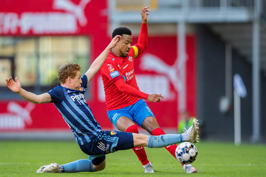 Djurgårdens Aslak Witry och Helsingborgs Martin Olsson