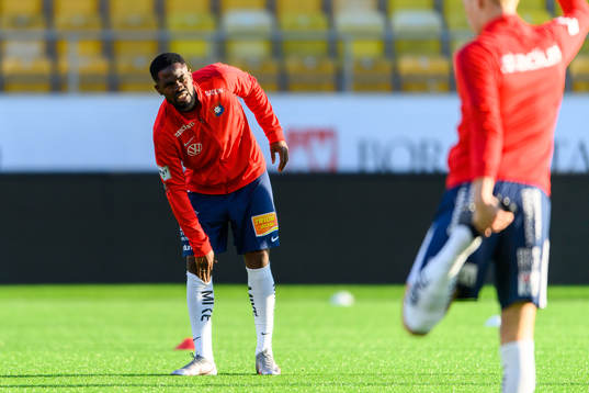 Örgrytes Abdoul Razak värmer upp