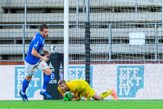 Örgrytes målvakt Fredrik Andersson och Norrbys Rasmus