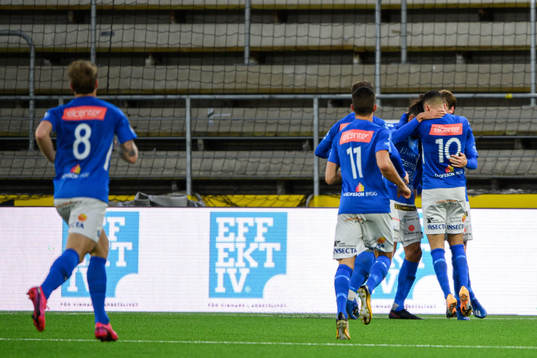 Norrbys Dardan Rexhepi jublar med lagkamrater