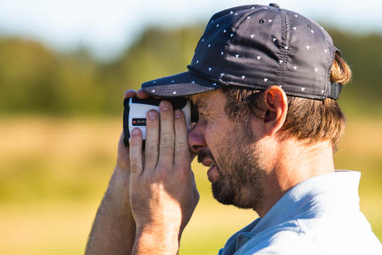 Luleås Niklas Olausson spelar golf