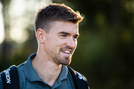Luleås Eddie Larsson spelar golf