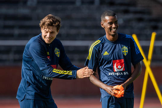Victor Nilsson Lindelöf and Alexander Isak of the Swedish