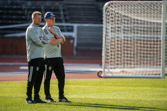 Anders Smith and Janne Andersson, head coach of the Swedish