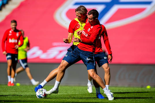 Sander Berge and Even Hovland of the Norwegian national